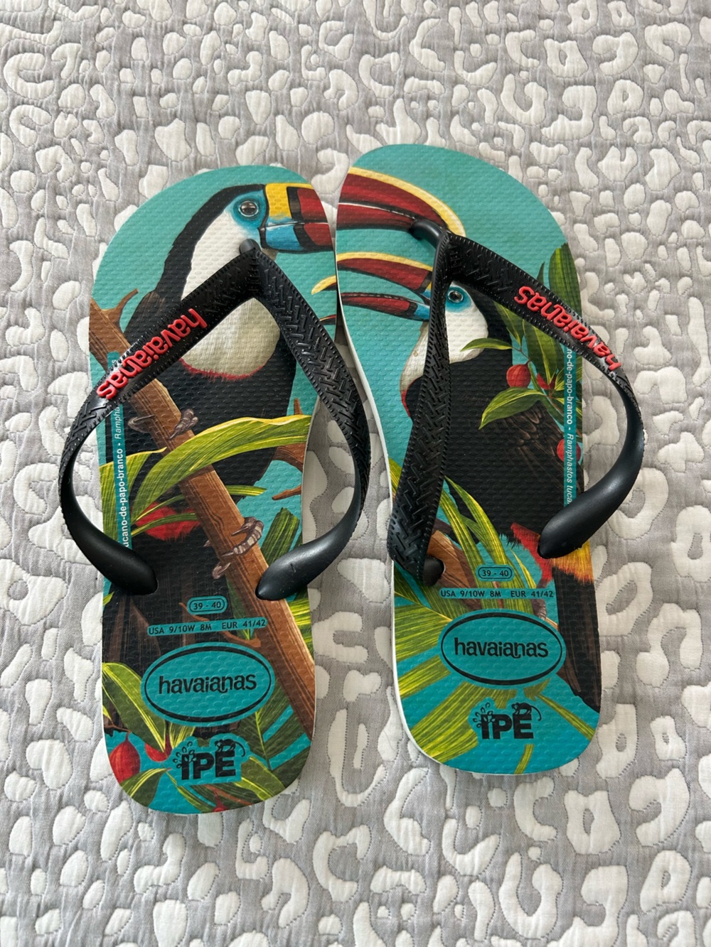 Havaianas Tropical Toucan Print Flip Flops - Turquoise, Black, Yellow, Red